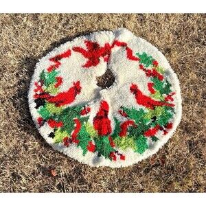 WonderArt 4591 Cardinal BIRD Latch Hook Tree Skirt Xmas FINISHED Holiday 33”